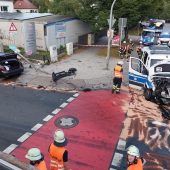 Polizei-Sprinter und BMW kollidieren