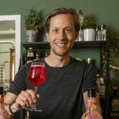 Sommerdrink mit Pfirsich-Pfiff