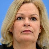 Anschlag befeuert Debatten um Asylpolitik