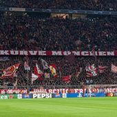 Südkurve von Eckfahne zu Eckfahne