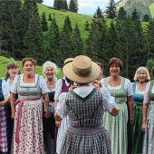 Rosenheimer Landfrauenchor auf der Schweinsteig Alm