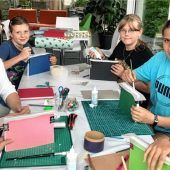Kinder binden eigene Bücher
