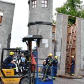 Das Wiesntor steht – Herbstfestaufbau schreitet zügig voran –Maßarbeit gegen Missverständnisse