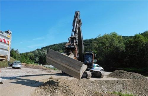 Am Mangfallufer sollen die Lagerstätten für Maschinen und Material gebaut werden.
