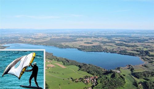 Auf bayerischen Seen sind E-Foils, also Surfbretter mit Elektromotor (kleines Bild), nicht erlaubt. Dennoch wurde ein 67-Jähriger jetzt zweimal von der Wasserschutzpolizei auf einem solchen Brett erwischt, einmal davon auf dem Simssee (großes Bild). Fotos Schlecker/Pixabay