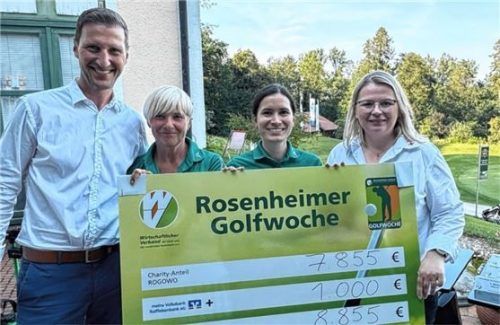 Bei der Scheckübergabe: Bernd Blum, meine Volksbank Raiffeisenbank eG, Sonja Punzmann und Tessa Irlbacher vom Wirtschaftlichen Verband Rosenheim mit Irena Lovric von der Tafel Raubling (von links).