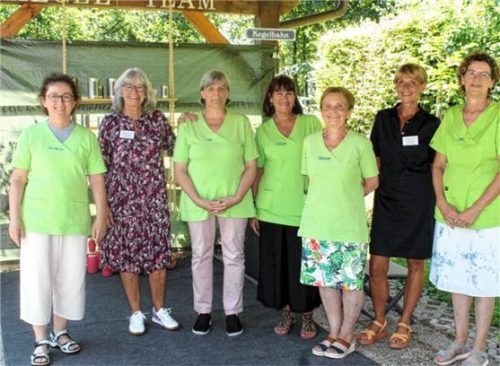 Bei Koordinatorin Sandra Ostertag (Zweite von links) und Pflegeleiterin Brigitte Troibner (Zweite von rechts) und ihrem Team der Tagespflege "Vergissmeinnicht" können Menschen sein wie sie sind.Foto Strim
