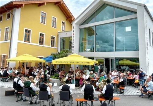 Beim Bürgerfest zu den Feierlichkeiten der 50-jährigen Städtepartnerschaft war vor und in der „Kulturmühle“ so einiges geboten. Fotos Neuwirth
