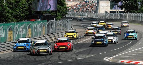 Beim NXT Gen Cup gehen am Nürburgring vollelektrische Fahrzeuge an den Start.Foto re