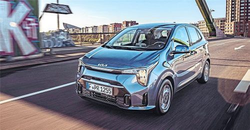 Bekenntnis zum Kleinwagen: Während sich andere Hersteller aus diesem Segment verabschieden, spendiert Kia dem Picanto ein Facelift und bietet den Mini-Flitzer mit zwei Benzinmotoren mit 63 und 79 PS zu Preisen ab 16690 Euro an.Foto KIA