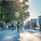 Neue Fahne enthüllt