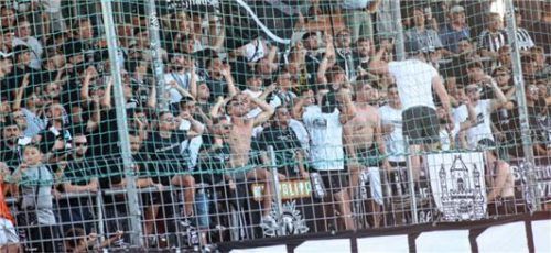 Burghausens Trainer Robert Berg hofft wieder auf viel Unterstützung der Wacker-Fans. Foto Buchholz