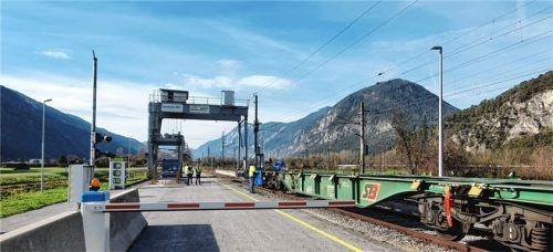 Das Projekt „Außerfern-Allgäu-Link“ orientiert sich am Konzept Regionalterminal und will aufzeigen, dass auch auf kleineren Nebenstrecken Schienengütertransporte im Sinne eines nachhaltigeren Warentransports sinnvoll umsetzbar sind. Im Bild das Regionalterminal Stams.Foto © Truck to Train Service GmbH