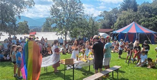 Den Abschluss der 36. Mini Ro-Ausgabe bildete die Hochzeit zweier Spielstadt-Betreuer. Foto KJR