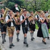„Schützen gebt Feuer“ hallt über die Wiese
