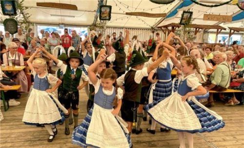 Der Nachwuchs des Trachtenvereins Mangfalltaler Westerham begeisterte mit seinen Auftritten. Fotos Neuwirth
