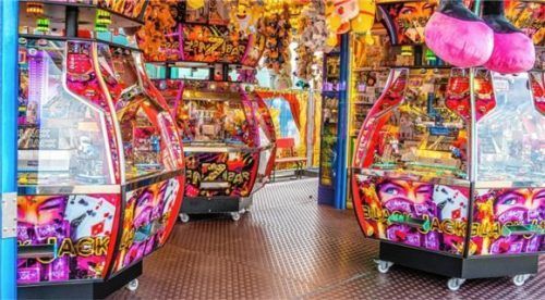 Der Pusher Palace besticht durch sein innovatives Spielsystem und seine Gestaltung im Stil des antiken Roms, inspiriert von Caesars Palace in Las Vegas und Asterix und Obelix.