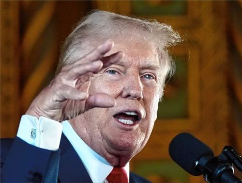 Der republikanische Präsidentschaftskandidat und ehemalige US-Präsident Donald Trump auf einer Pressekonferenz in seinem Anwesen Mar-a-Lago.