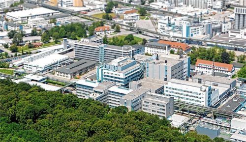 Der Siltronik Standort in Burghausen: Hier werden seit mehr 65 Jahren Wafer produziert. Foto  Siltronic AG