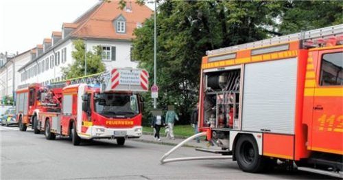 Die Feuerwehr war mit einem Großaufgebot angerückt, konnte jedoch schnell Entwarnung geben. Foto Reisner
