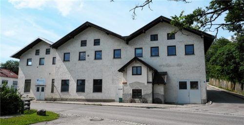 Die Lagerhallen der alten Papierfabrik sollen als Büroeinheiten genutzt werden. Foto  merk