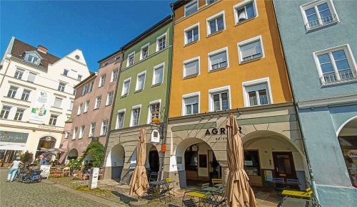 Die renovierten Häuser am Ludwigsplatz 10 und 11 lassen den Glanz vergangener Tage mehr als nur erahnen.Foto Aerzbäck