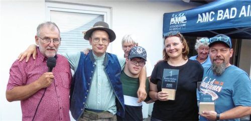 Die strahlenden Sieger (von rechts) Mathias Paulisch und Sigrid Hetz mit Martin Klebensberger und Ignaz Lechner von den Wendelstein-Werkstätten sowie Organisator Fritz Schadeck. Foto AMC