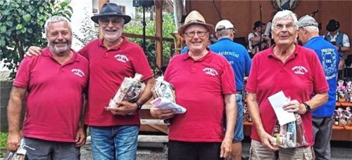 Die Werfer der Kössener Mannschaft: (von links) Martin Gründler, Heinz Exenberger,Florian Nayder und Dr. Frank Gernand. Foto  Hufeisenclub Vagen