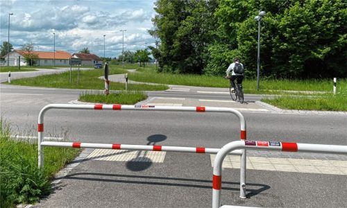 Diese Querungshilfe an der Staatsstraße 2089 bei Mietraching beschäftigt die Behörden seit geraumer Zeit. Foto  Lagler