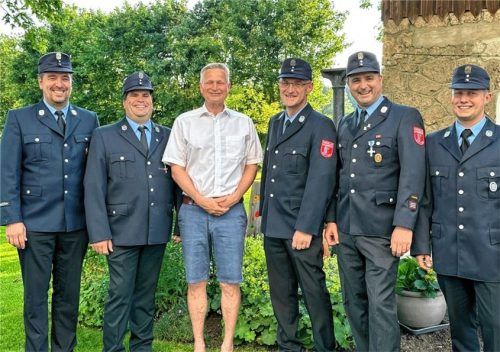 Ein Besuch mit besonderer Bitte: (von links) Zweiter Kommandant Franz Weber, Zweiter Vorsitzender Michael Gruber, Bürgermeister Richard Richter, Vorsitzender Leonhard Ranner, Erster Kommandant Bernhard Geier und Schriftführer Thomas Linke. Foto Feuerwehr Götting