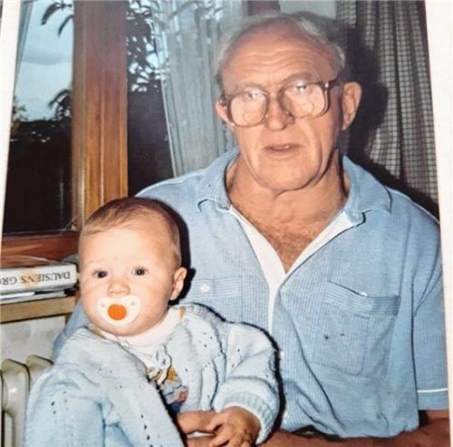 Ein Herz und eine Seele: Hannes und sein Opa Kurbe.