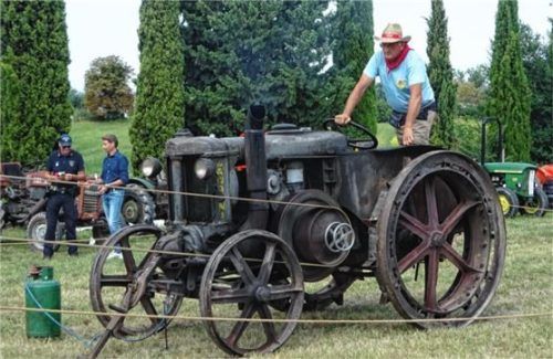 Ein Mitglied des Vereins aus Lazise auf einem Landini Typ „Super“.Foto Katja Aigner