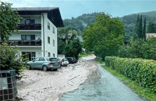 Ein weiteres Mal hat ein heftiger Starkregen den Entbach über die Ufer treten lassen.Fotos Steffenhagen