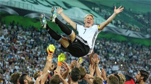 Ein würdiger Abschied: Bastian Schweinsteiger beendete nach 121 Länderspielen seine Karriere in der Nationalmannschaft.Foto dpa