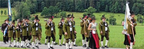 Erst kürzlich nahm die Flintsbacher Gebirgsschützenkompanie an der 150-Jahr-Feier der Feuerwehr Flintsbach teil.Foto Steffenhagen