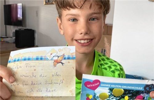 Finn Maier mit dem Brief aus Rosenheim. Foto Maier