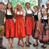 Flötzinger-Brauerei stellt neuen Balkon, neue Küche und eine weitere Premiere vor