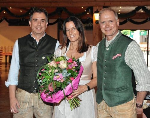 Freuen sich auf das Herbstfest: (von links) Die Festwirt-Familie Werner und Carolin Heinrichsberger und Auerbräu-Geschäftsführer Thomas Frank. Foto  Schlecker