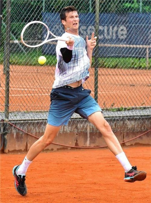 Herausragend im Spitzeneinzel: Der Franzose Manuel Guinard punktete für Rosenheim.Foto mk-Sportphoto