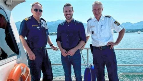 Im Gespräch mit der Wasserschutzpolizei: (von links) Polizeihauptkommissar Roland Kempf, Landtagsabgeordneter Daniel Artmann, Erster Polizeihauptkommissar Jürgen Thalmeier. Fotos Artmann