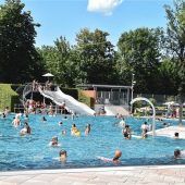 Familienbecken überfüllt