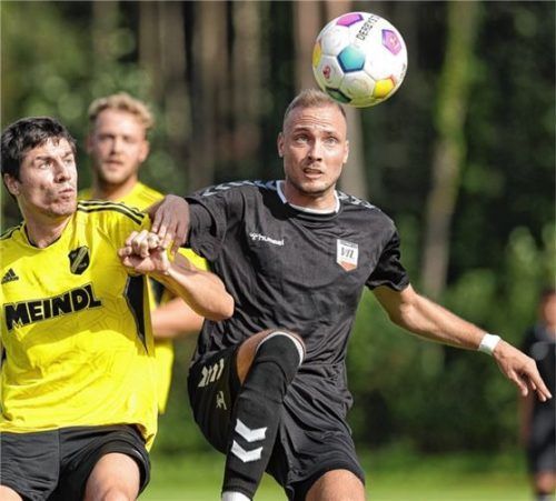 Im Steiner-Pokal kam der VfL Waldkraiburg (rechts Lukas Perzlmaier) bis ins Endspiel.Foto Hans Weitz