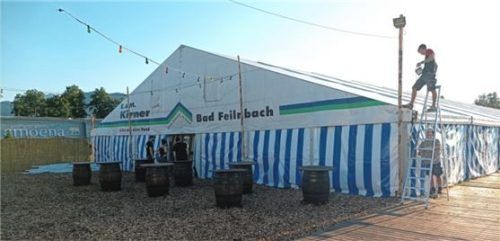 In den vergangenen Tagen hatten die Feuerwehrler noch alle Hände voll zu tun mit dem Bau des Festzelts. Foto Ruprecht