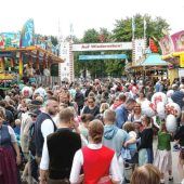 Volksfestluftballons und Kinderolympiade