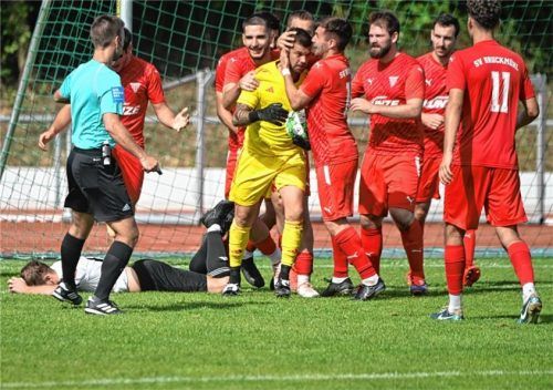 Kein Vorbeikommen am SVB-Keeper Markus Stiglmeir: Der Bruckmühler Schlussmann hielt einen Elfmeter in der Nachspielzeit. Foto Franz Ruprecht