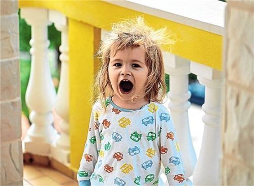 Kleinkinder auf dem Balkon muss man im Auge behalten. Foto Tverdohlib.com / Panthermedia