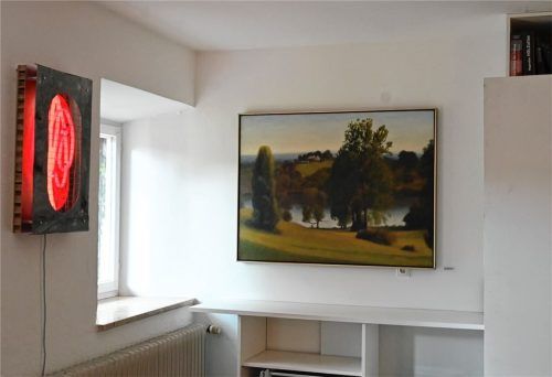 Landschaftsimpression aus Montesito (Kalifornien) neben Lichtobjekt – Kunst von Ricardo Wiesenberg und Christian Hiemenz, kontrastreich und anziehend.Foto Karin Schneider-Henn