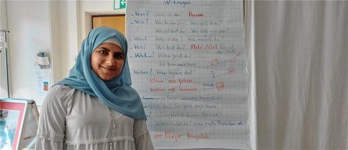 Loujayn Hamdu Alnaser floh vor drei Jahren aus ihrer Heimat in Syrien. Nun bringt sie ehrenamtlich anderen Menschen die deutsche Sprache bei. Foto Beuerlein