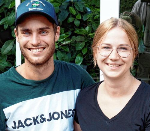 Ludwig Hofbauer und Agnes Eicher bereiten mit ihrem Teams das große Burschen- und Dirndl-Fest in Babensham vor. Foto Weithofer