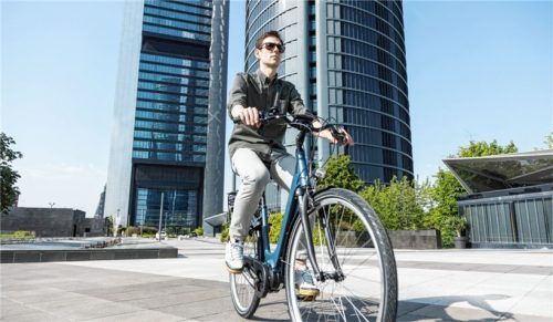 Mit Diensträdern können Arbeitnehmer ihre Einkommensteuer senken. Bei E-Bikes lohnt sich das besonders. Foto adobestock